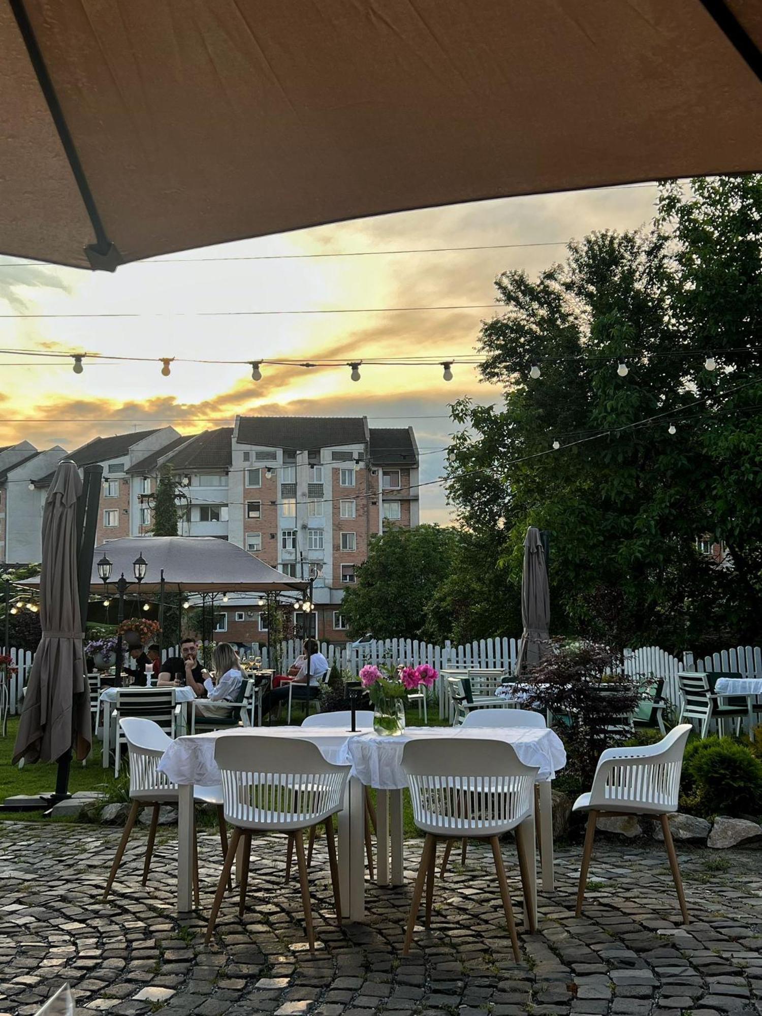 La Fontaine Hotel Hunedoara Exterior photo